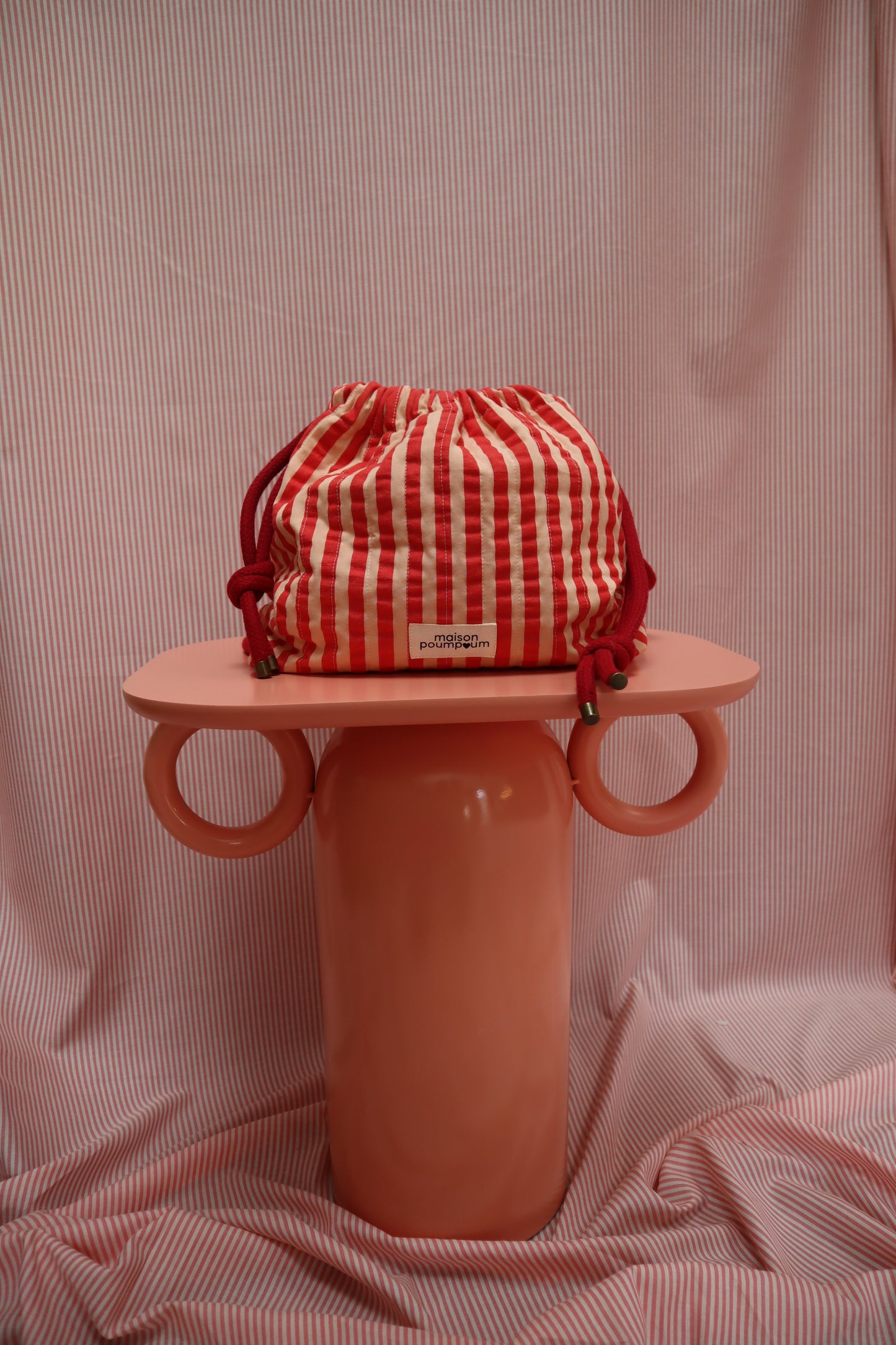 Mini sac bourse en seersucker matelassé rayures rouges Maison PoumPoum lifestyle