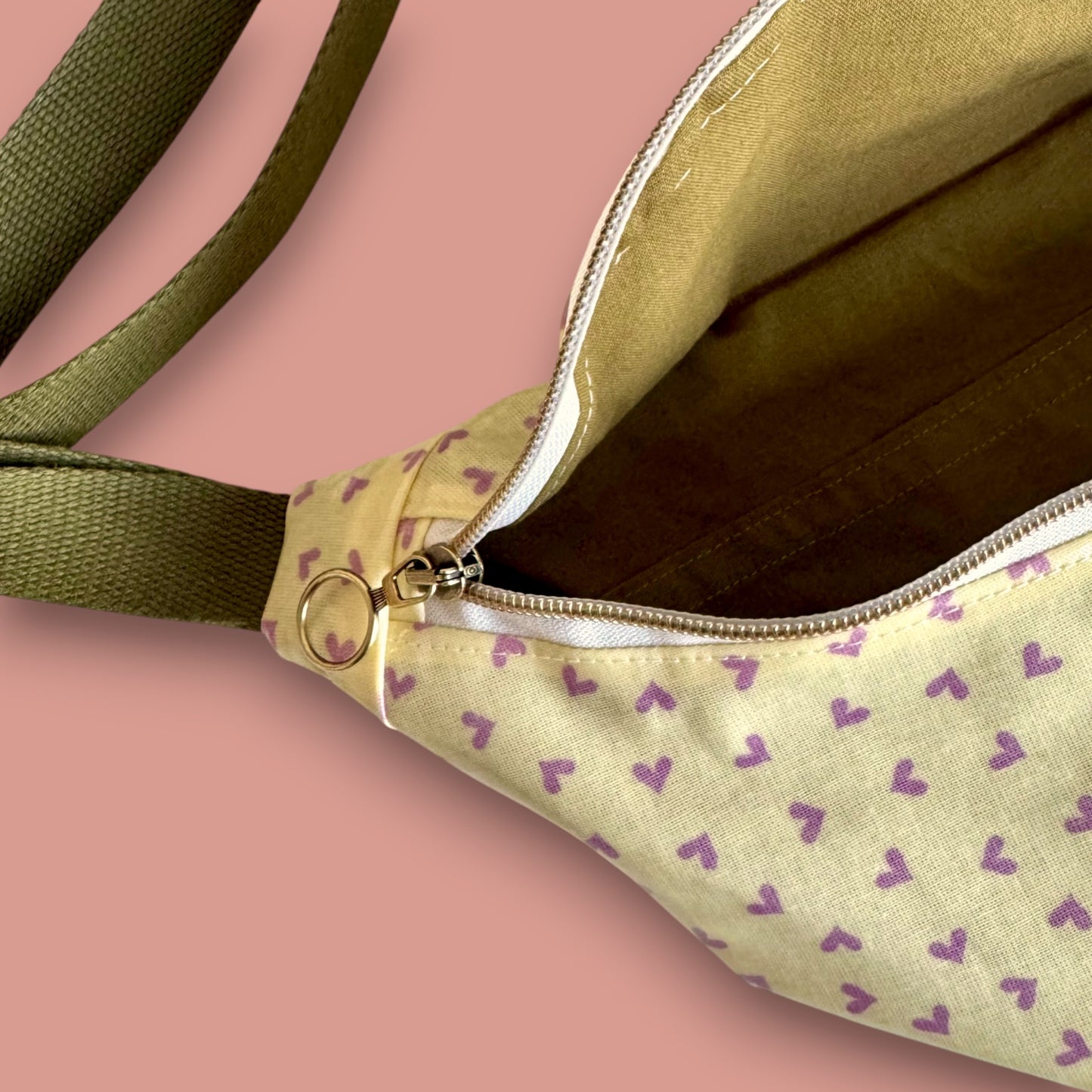 Sac banane - Coton enduit - Coeurs violets & fond jaune