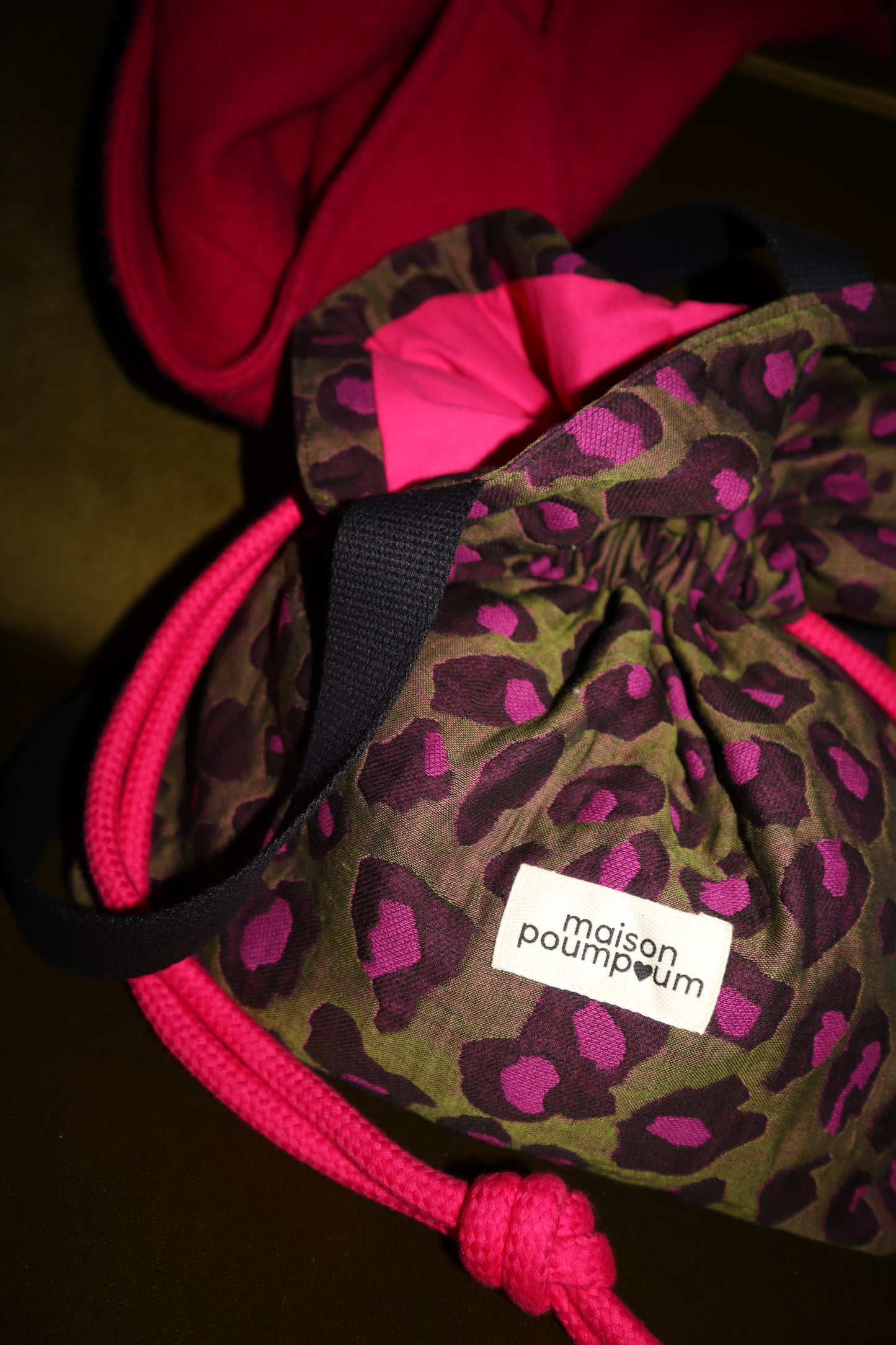 Sac Bourse Jacquard Léopard Fuchsia – Le léopard pop et ultra joyeux