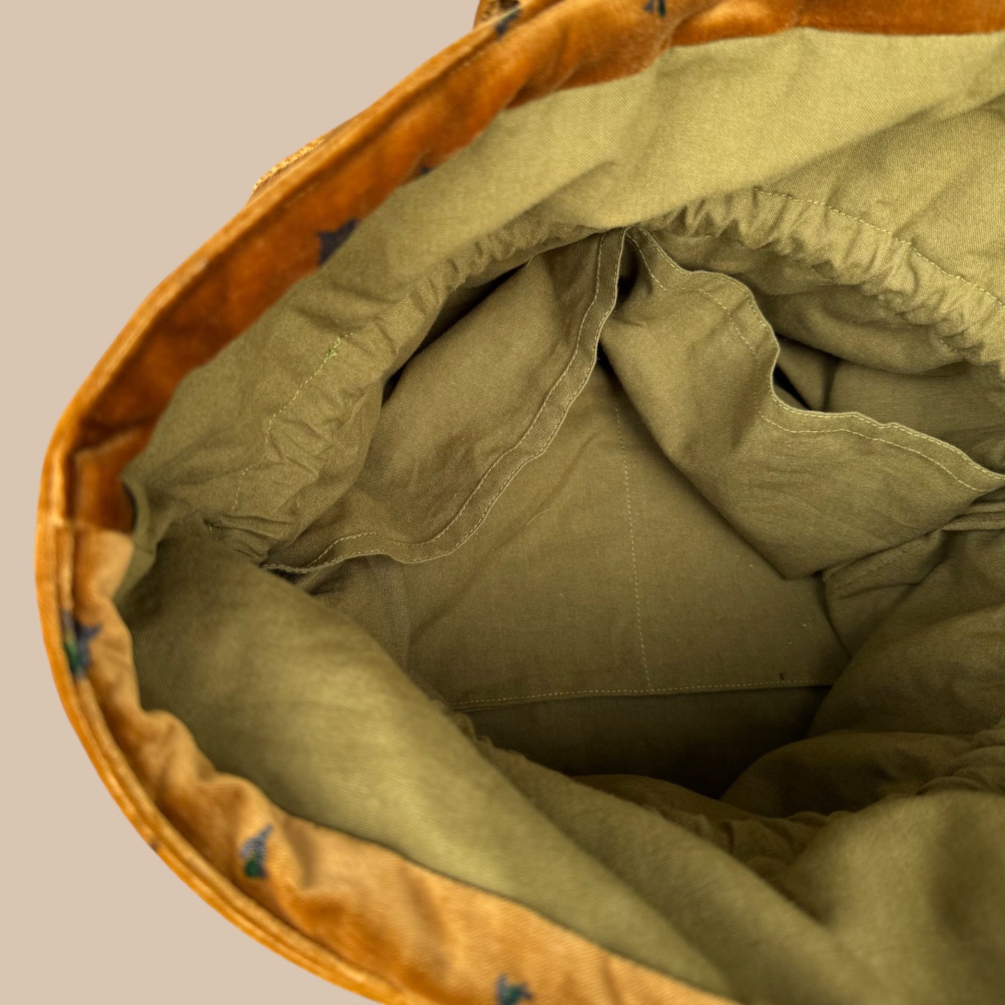 Sac Bourse Velours Moutarde Fleuri – Le charme vintage en édition ultra limitée