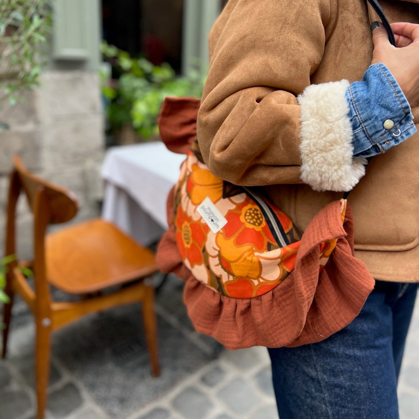 Sac Demi-Lune – Coton fleuri 70’s et Froufrous