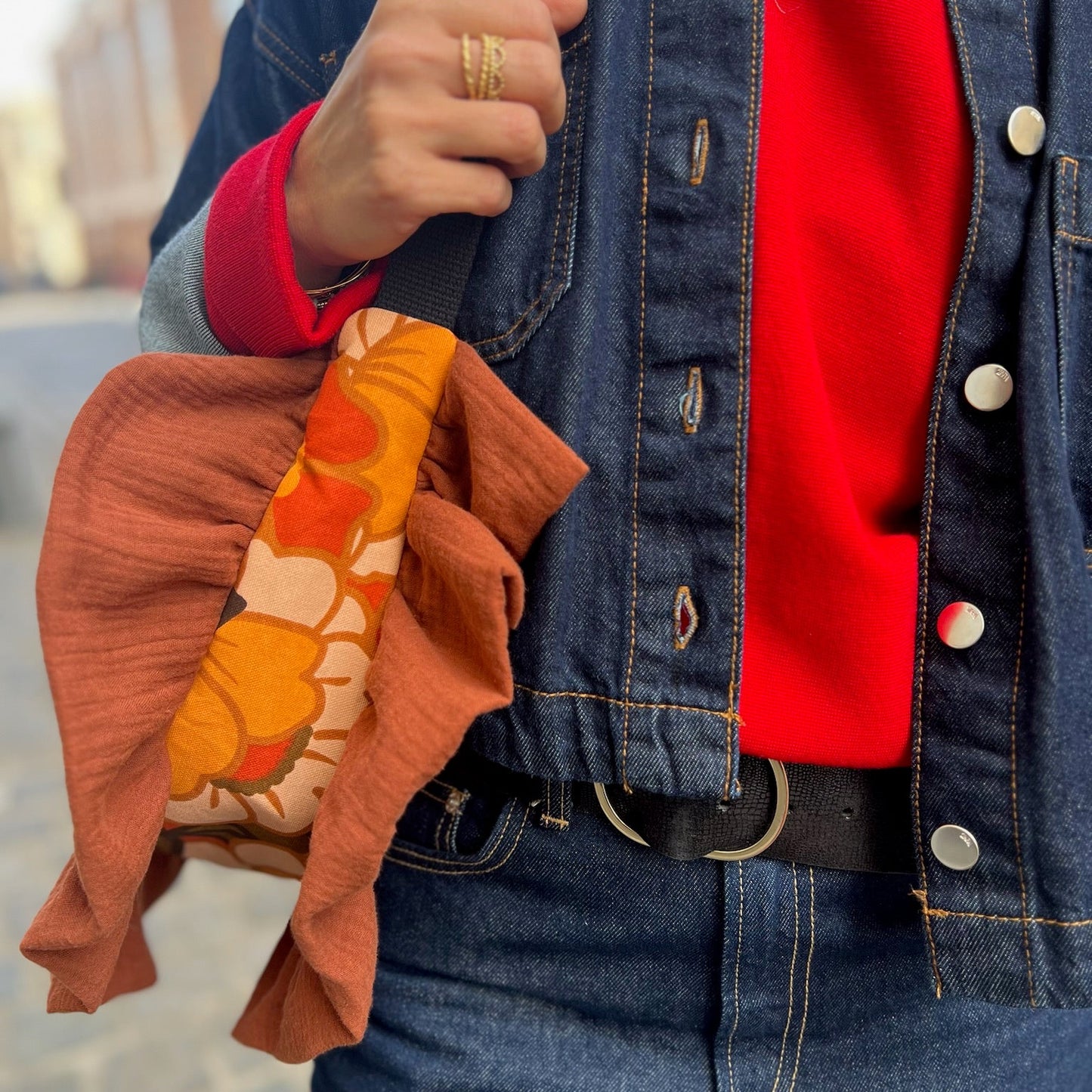 Sac Demi-Lune – Coton fleuri 70’s et Froufrous