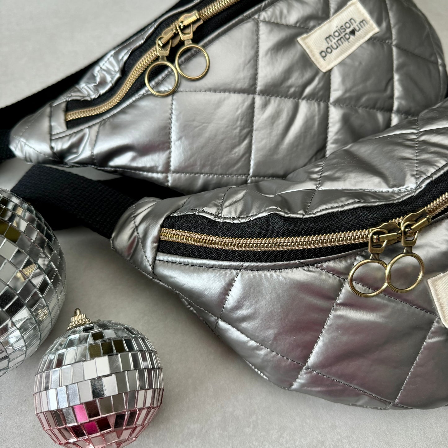 Sac banane matelassé argent zoom