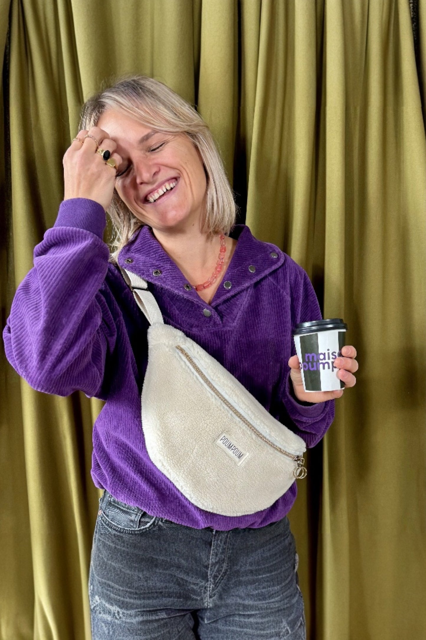 Sac banane moumoute crème portée
