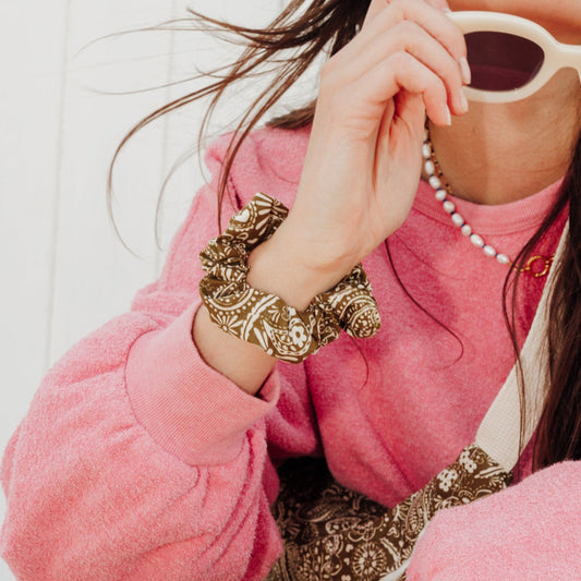 chouchou bandana kaki porté