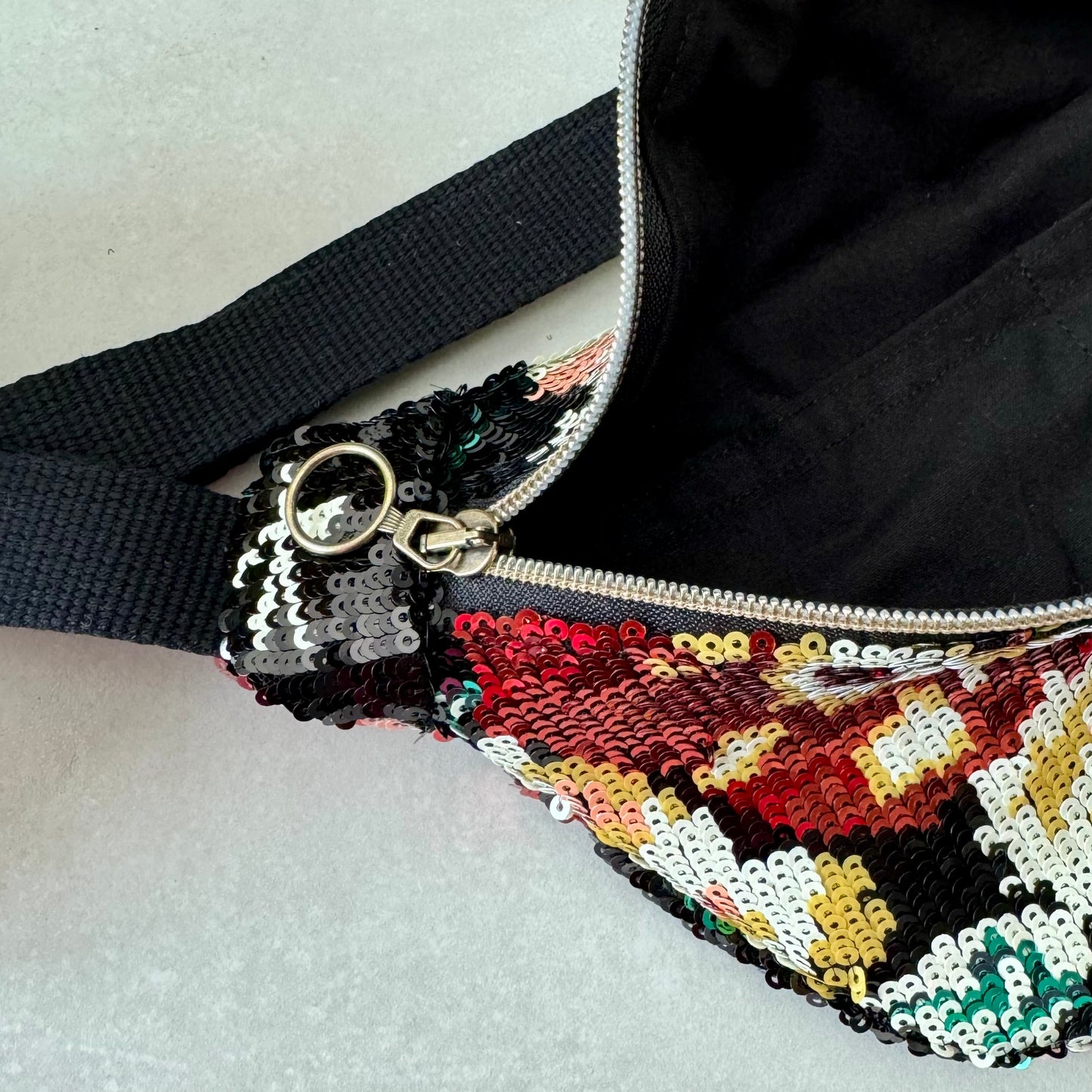 Sac banane - Sequin fleuri noir