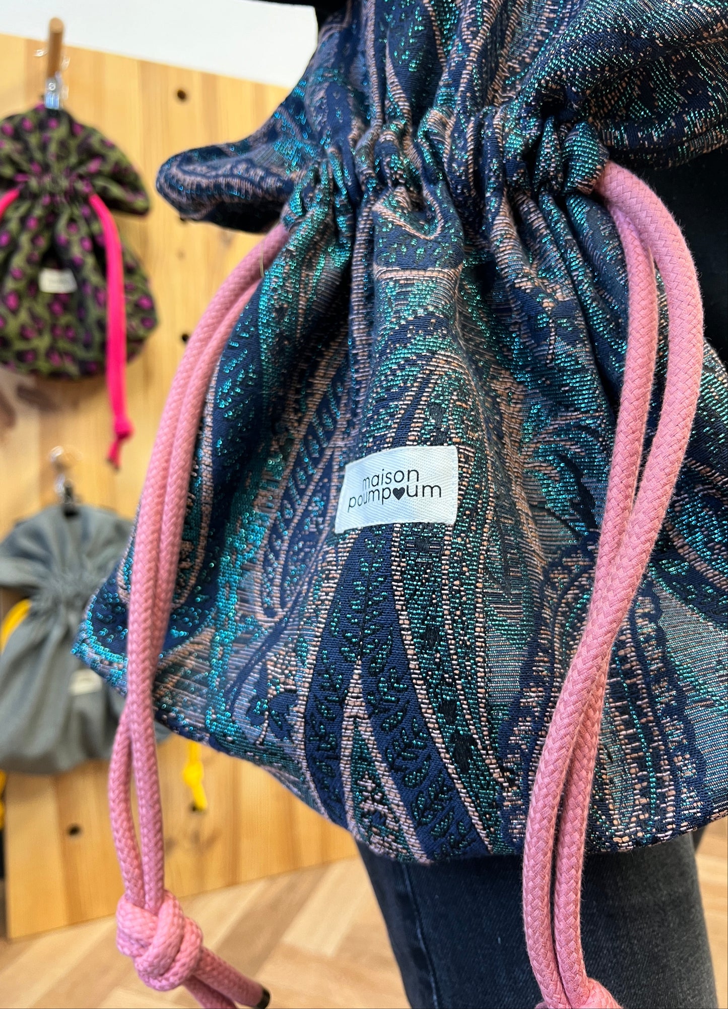 Sac Bourse Jacquard Cachemire – L’élégance française en édition limitée