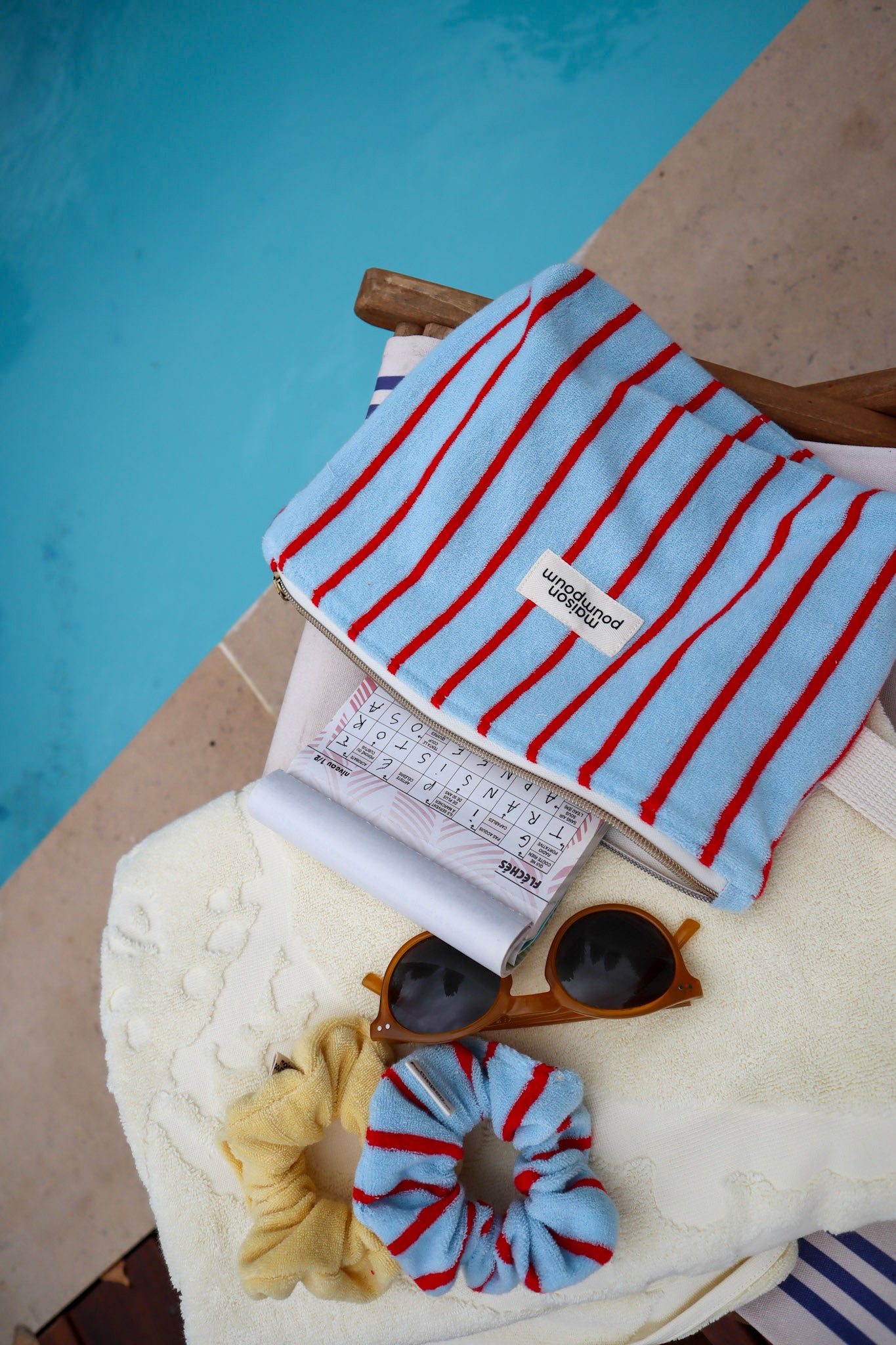 pochette plage éponge rayure bleu et rouge - maison poumpoum été