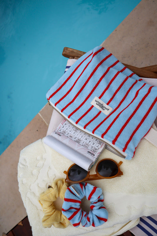 pochette plage éponge rayure bleu et rouge - maison poumpoum été
