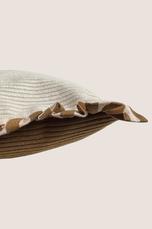 Le coussin velours à froufrous  - La maison poumpoum