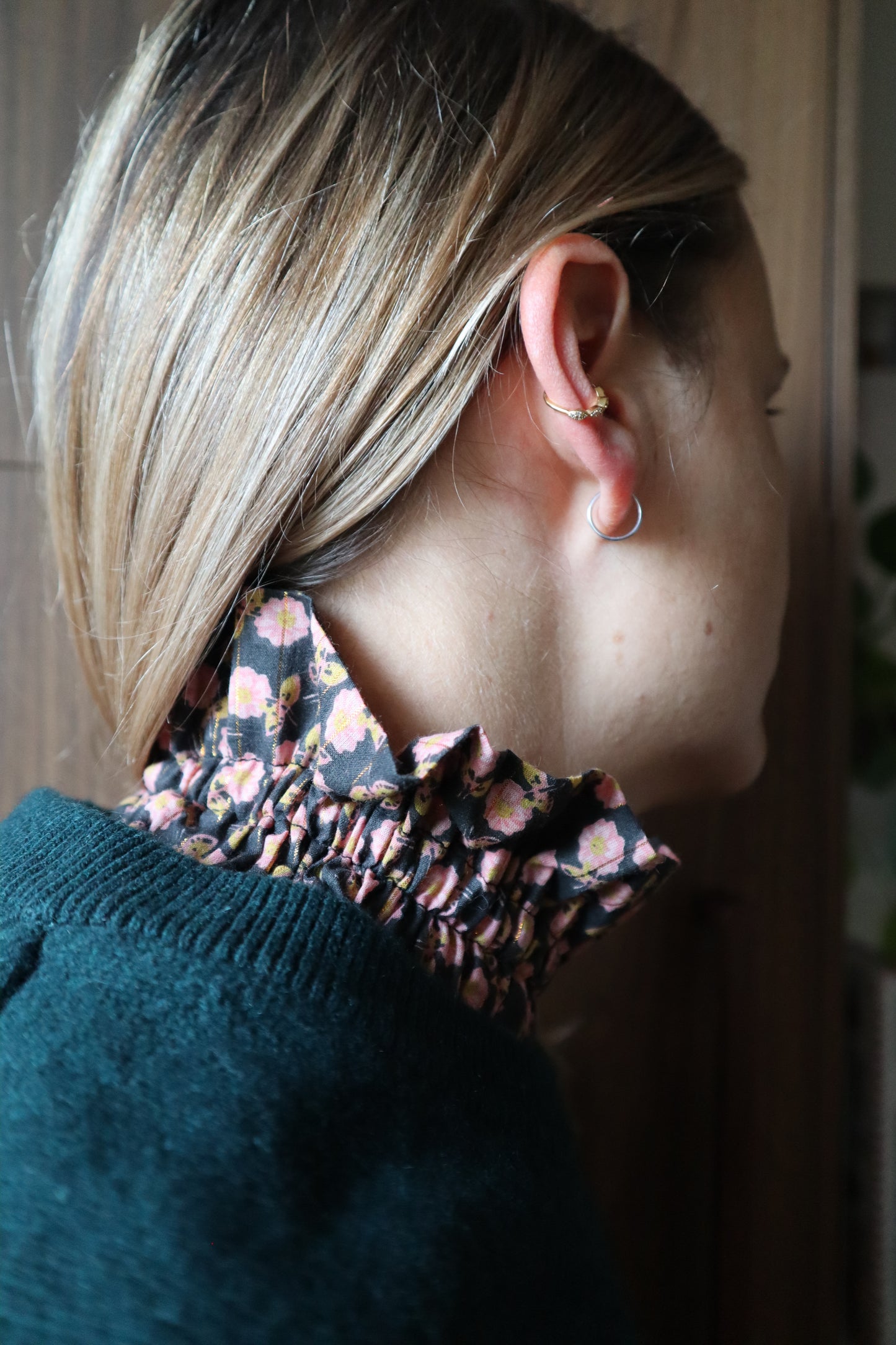 Le col amovible - Fleurs roses et doré