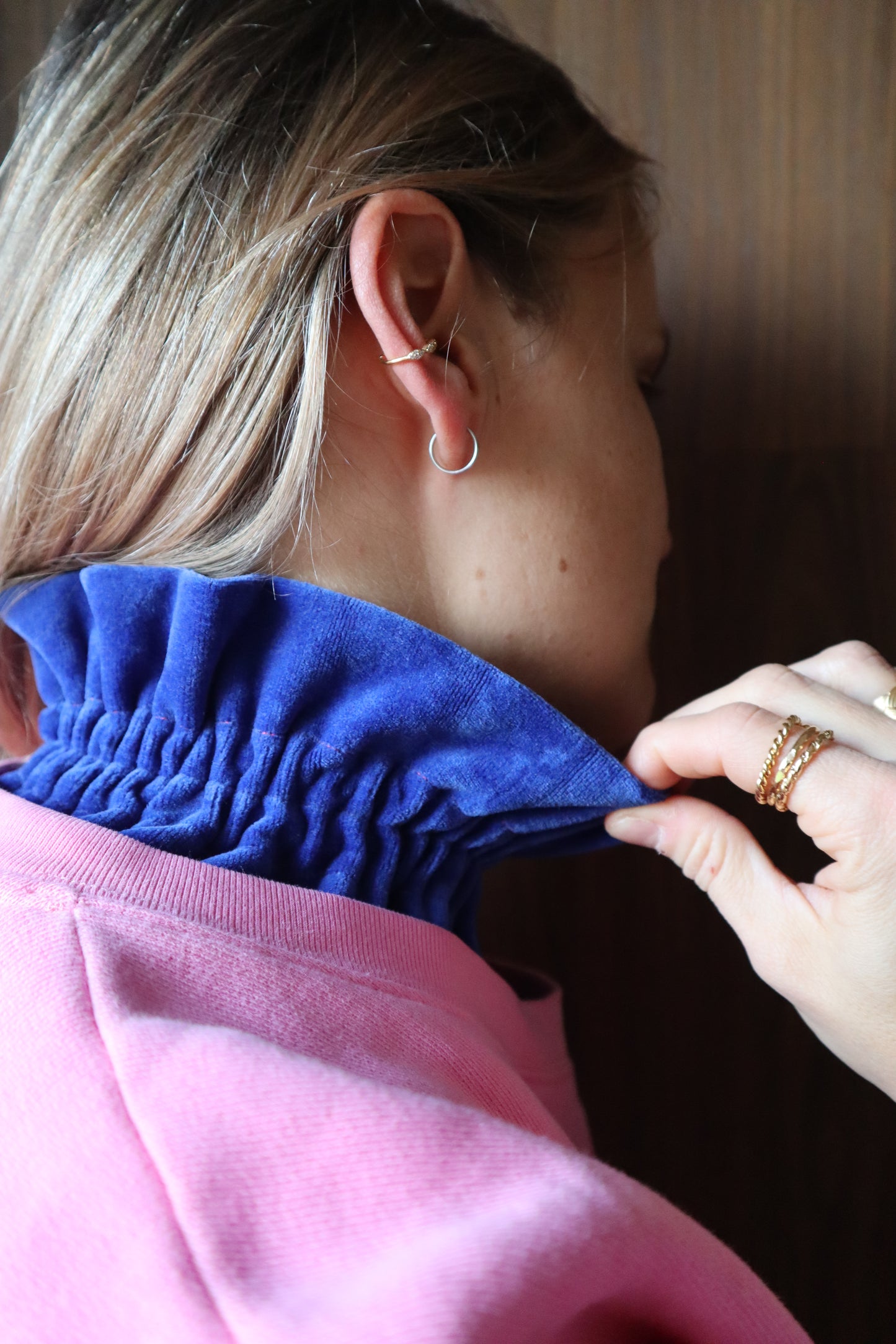 Le col amovible - Velours bleu électrique