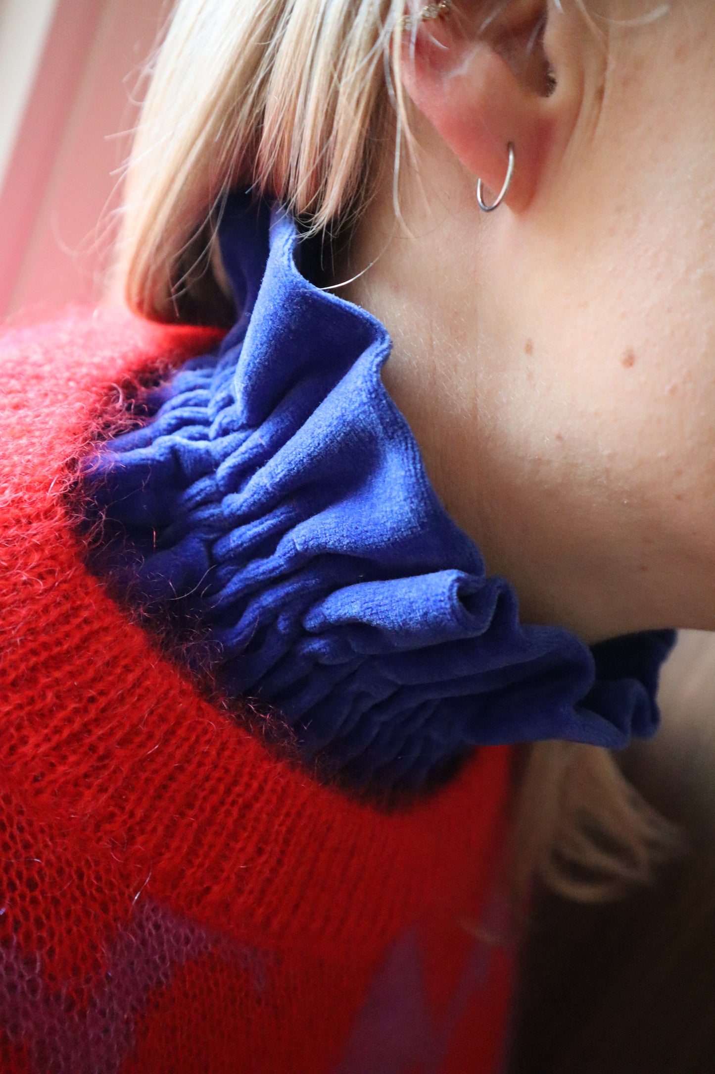 Le col amovible - Velours bleu électrique