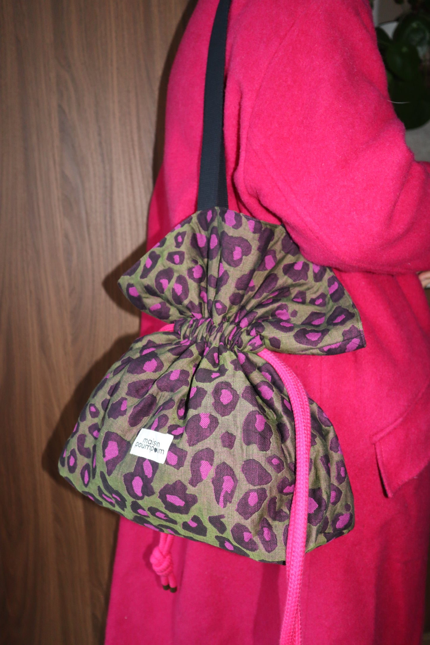 Sac Bourse Jacquard Léopard Fuchsia – Le léopard pop et ultra joyeux