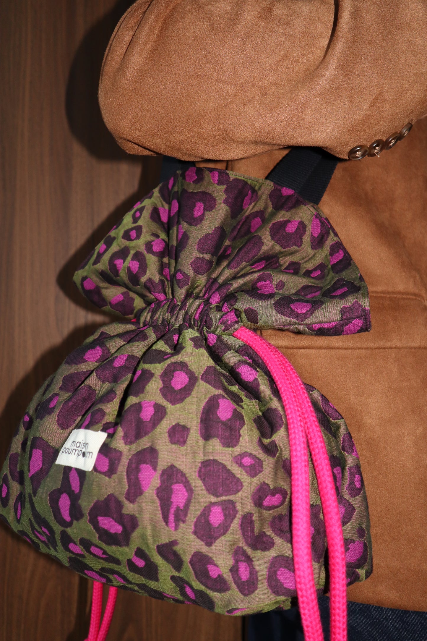 Sac Bourse Jacquard Léopard Fuchsia – Le léopard pop et ultra joyeux