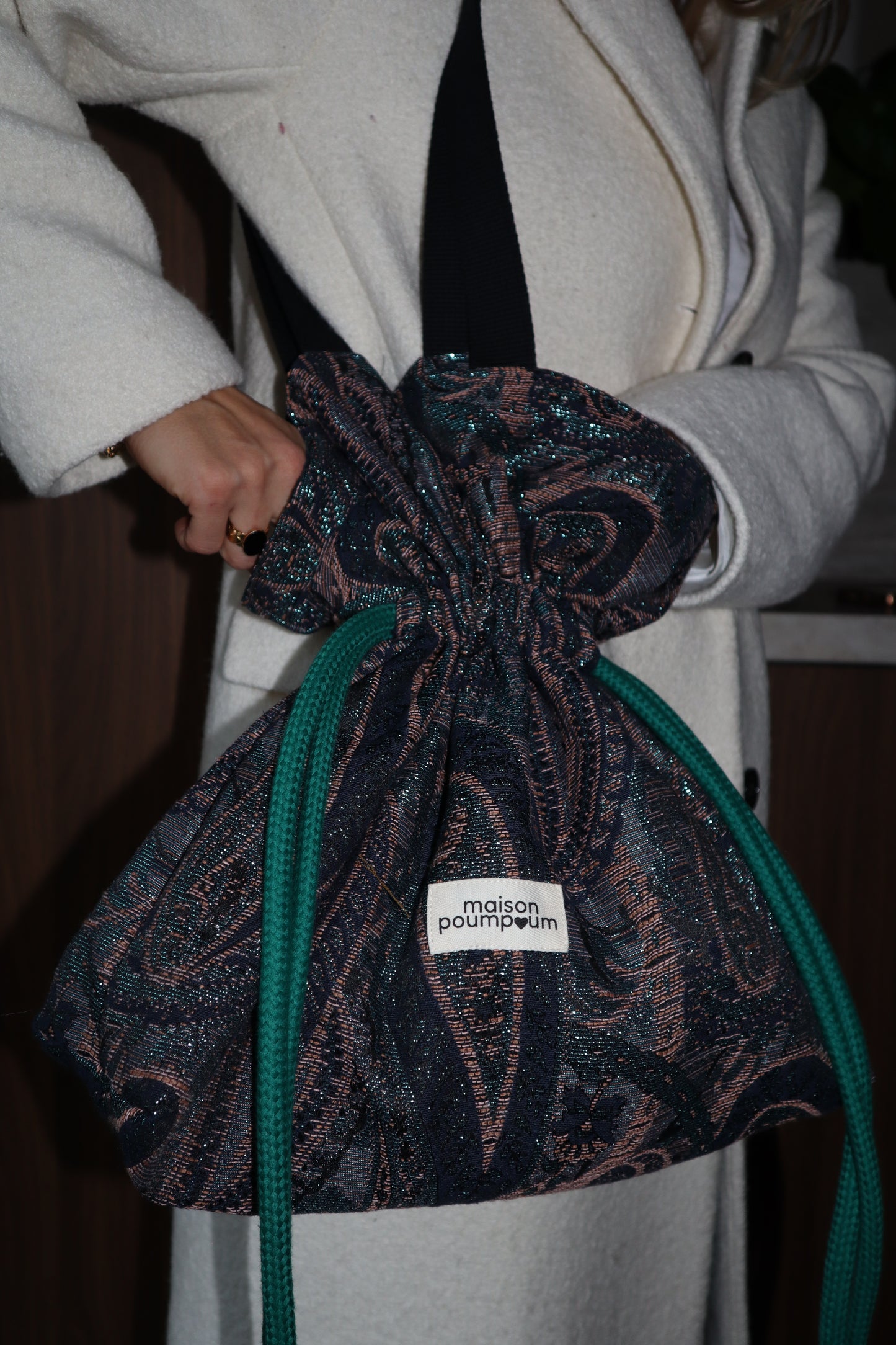 Sac Bourse Jacquard Cachemire – L’élégance française en édition limitée