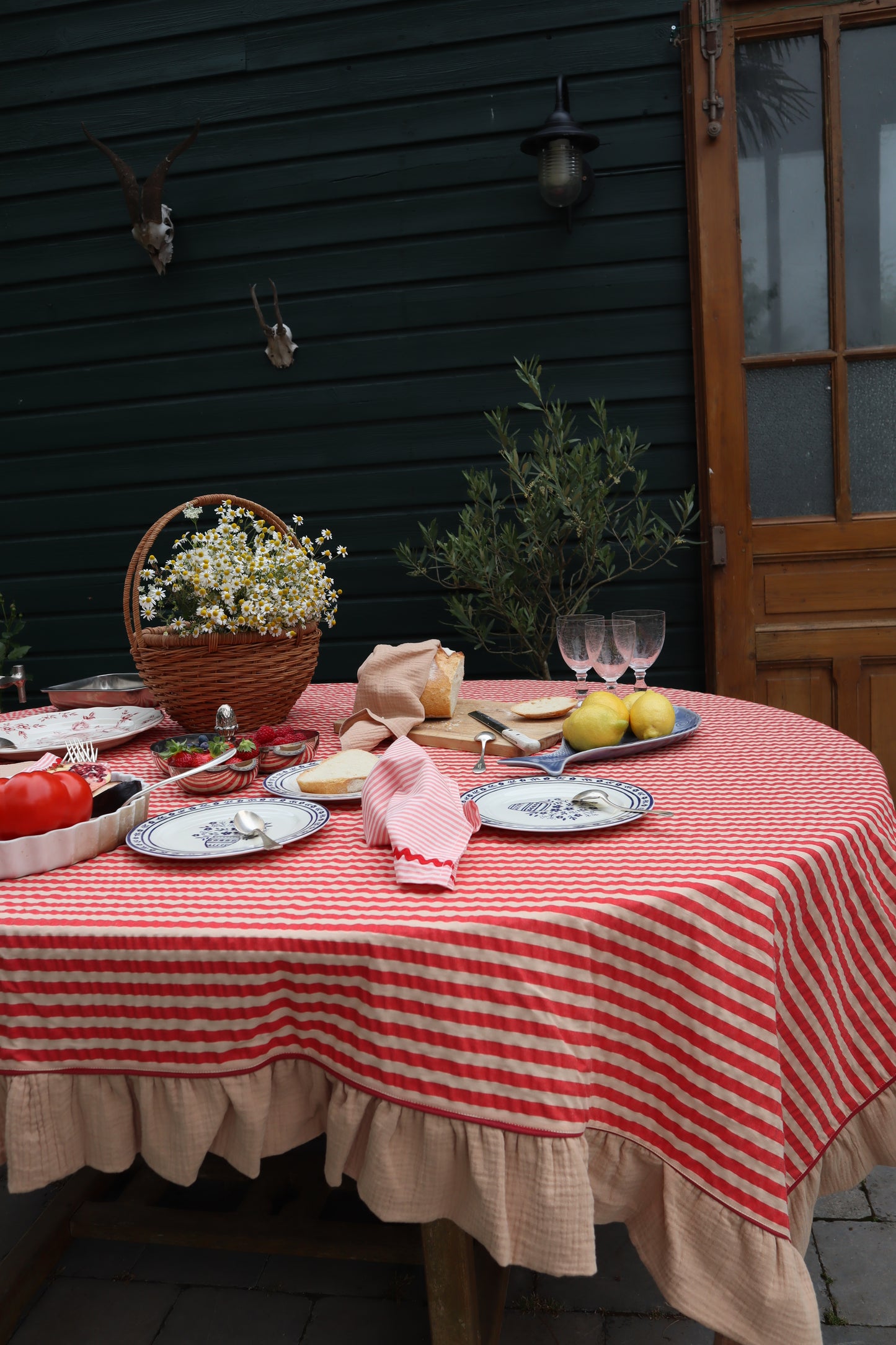 La nappe à froufrous  - Rayure rouge -  La maison poumpoum