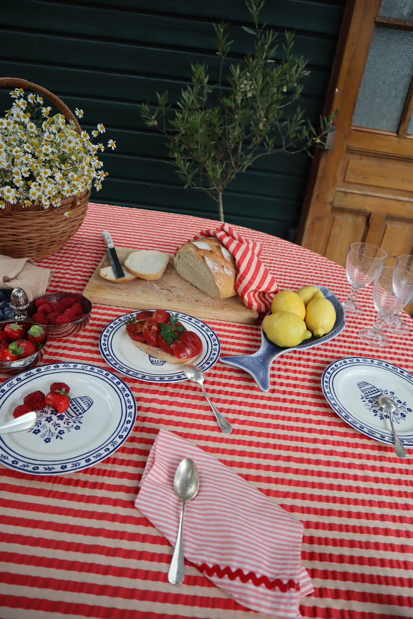 La nappe à froufrous  - Rayure rouge -  La maison poumpoum
