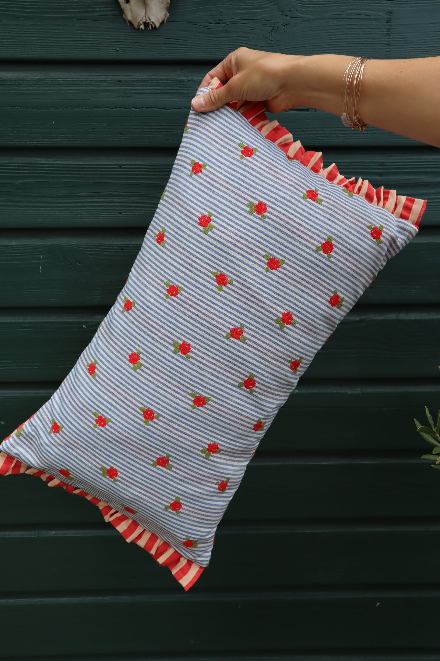 Le coussin à froufrous  - Rayure fleuri - La maison poumpoum