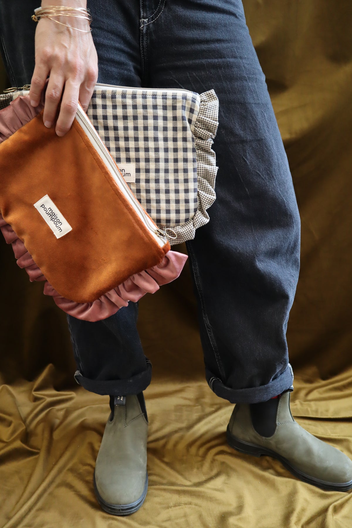 Pochette à froufrous  –  Velours Cognac