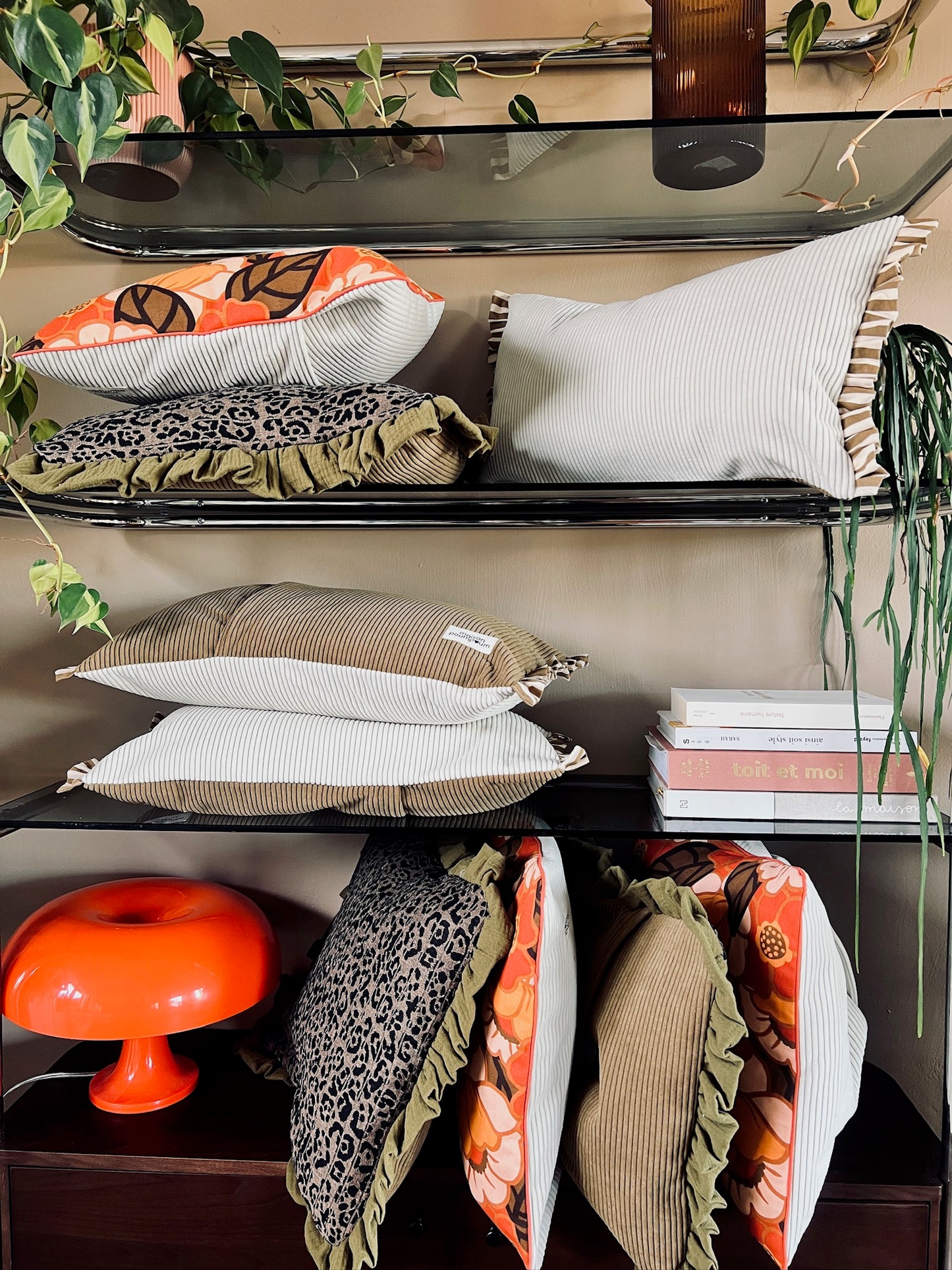 Le coussin velours à froufrous  - La maison poumpoum