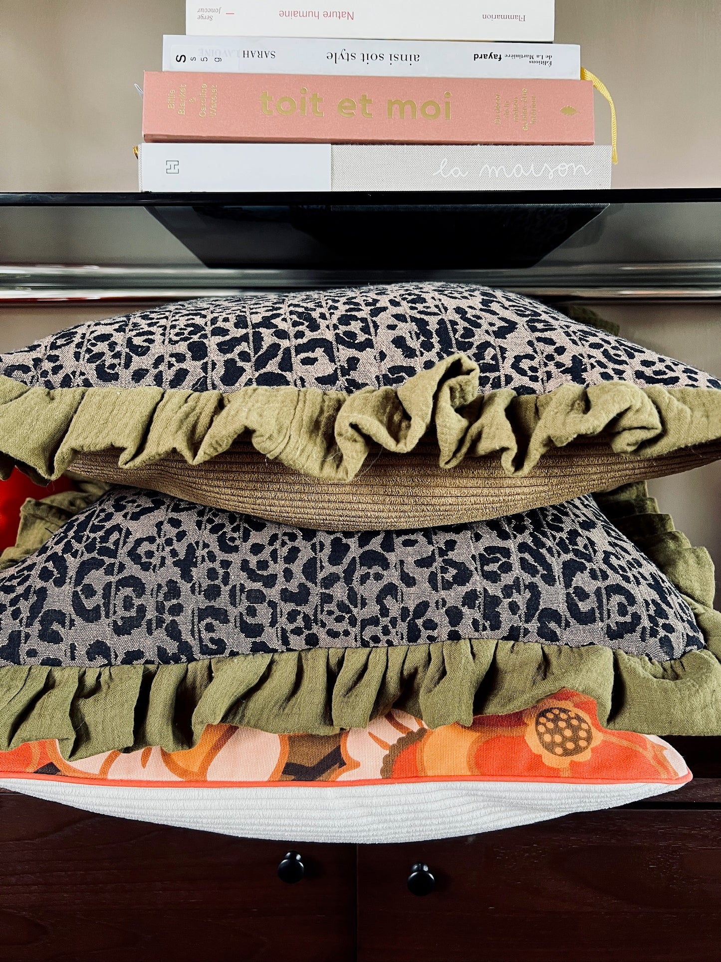 Le coussin léopard à froufrous  - La maison poumpoum