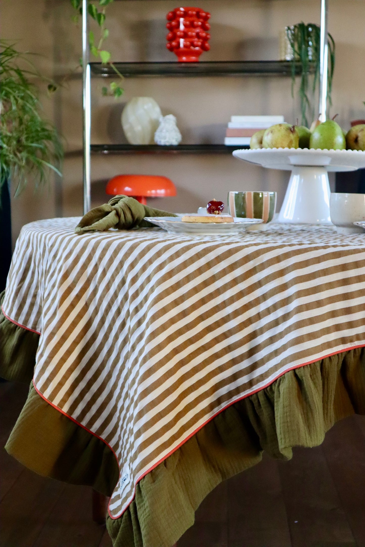 La nappe à froufrous  - La maison poumpoum