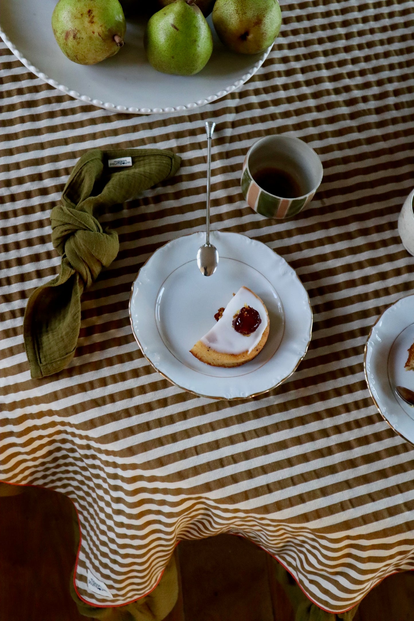 La nappe à froufrous  - La maison poumpoum