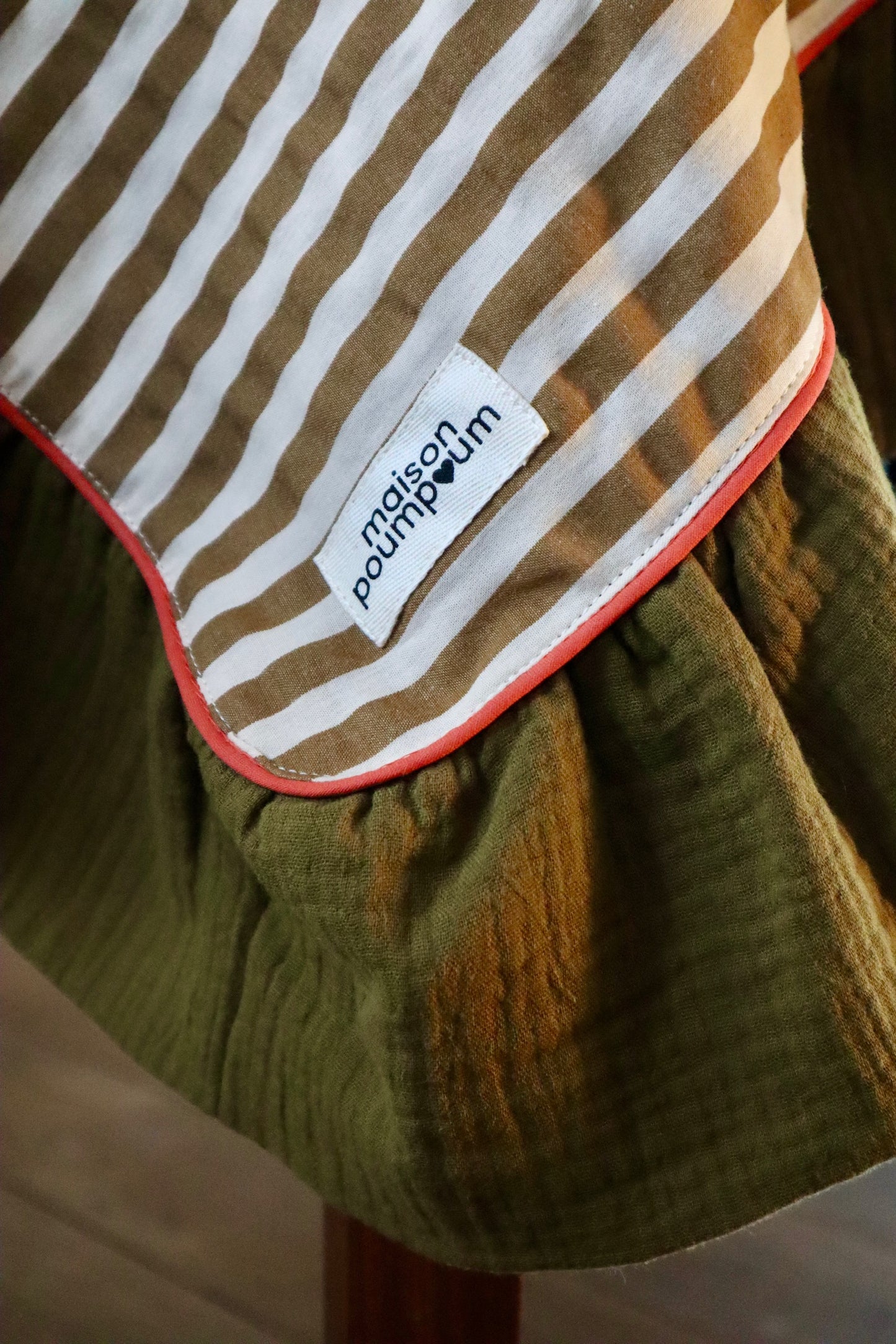 La nappe à froufrous  - La maison poumpoum