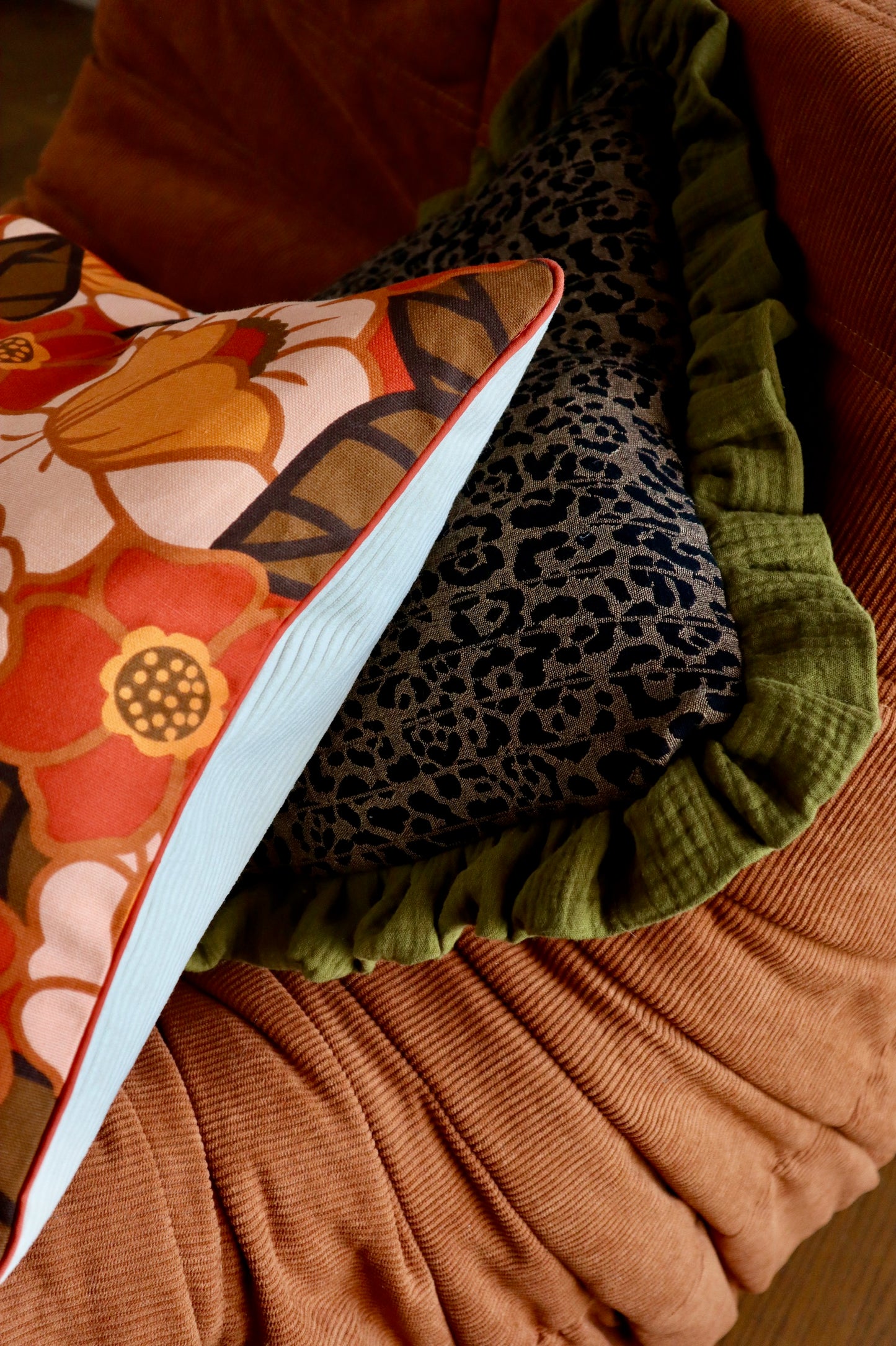 Le coussin fleuri 70'S  - La maison poumpoum