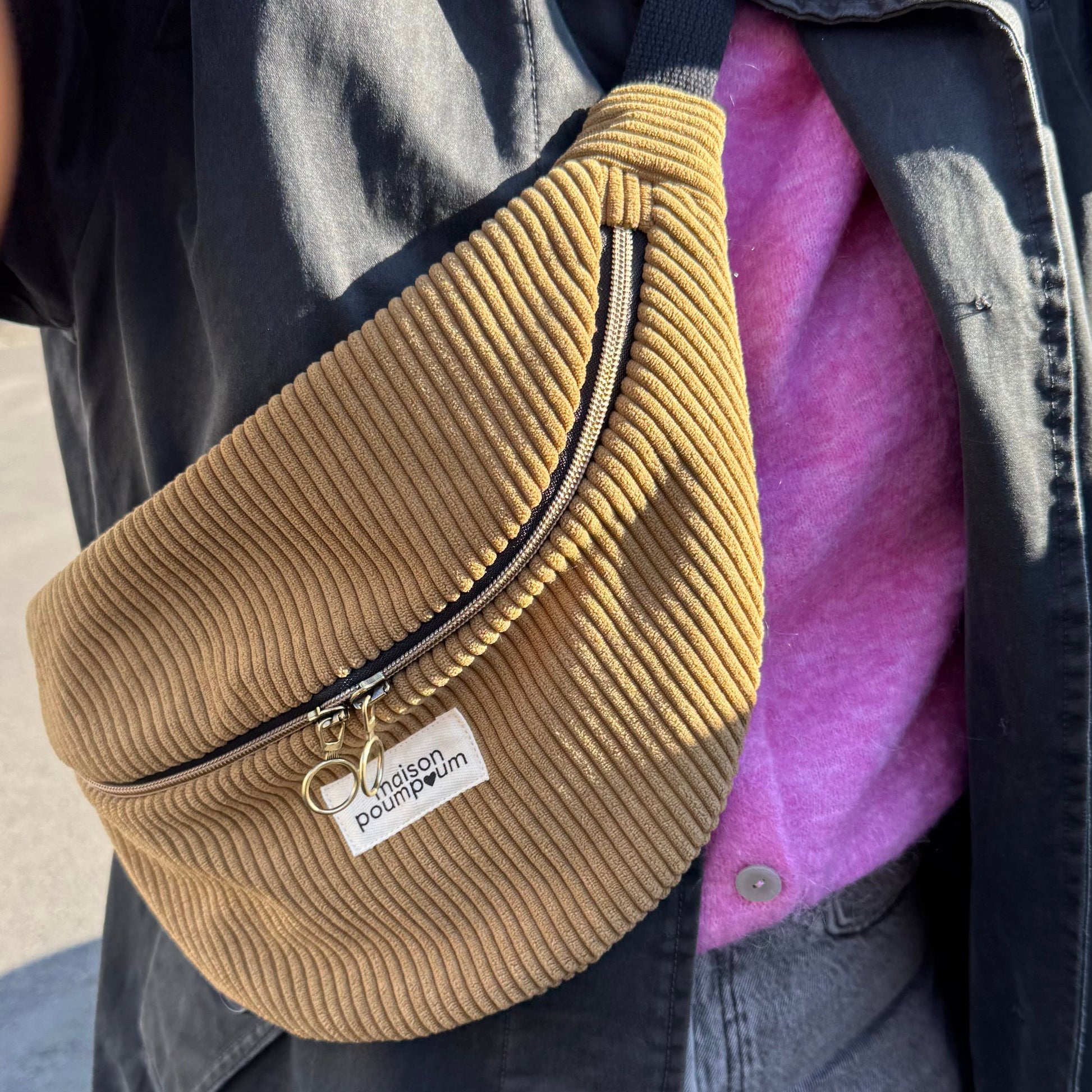 SAC BANANE VELOURS CAMEL PORTE