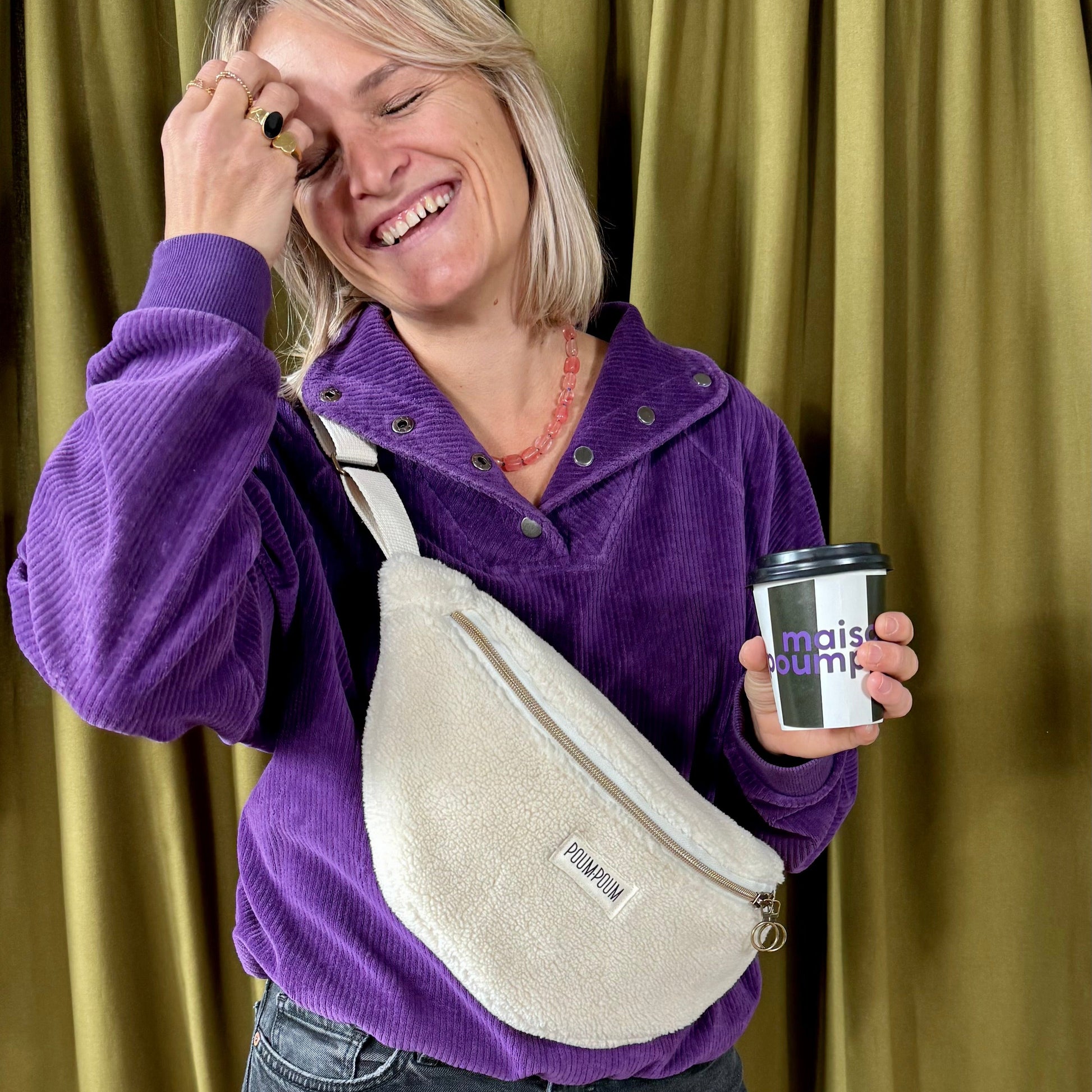 Sac banane moumoute crème portée
