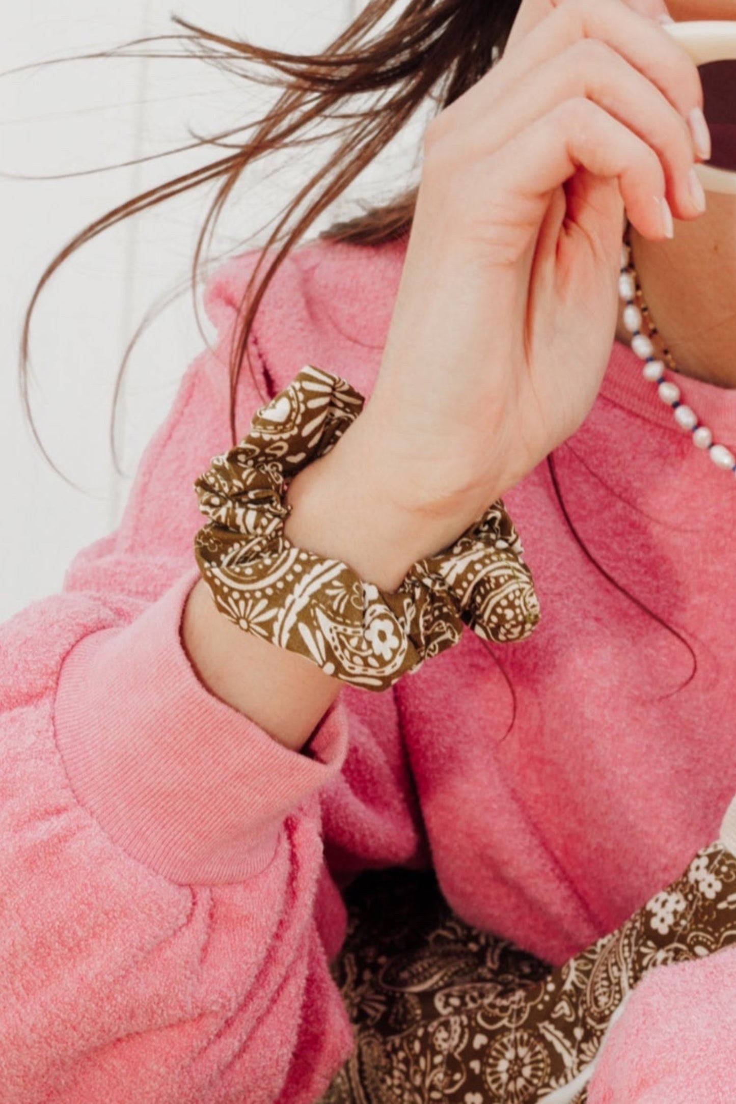 chouchou bandana kaki porté