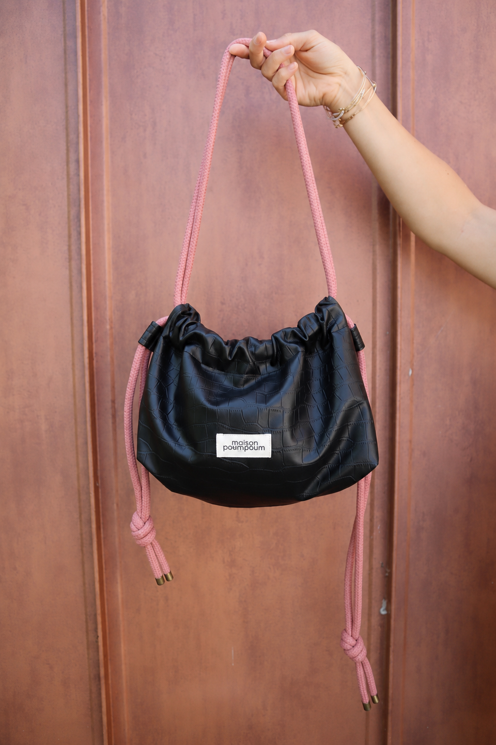 sac bourse simili croco noir - maison poumpoum - cordon vieux rose