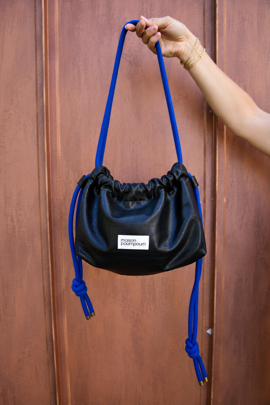 sac bourse simili croco noir - maison poumpoum - bleu électrique