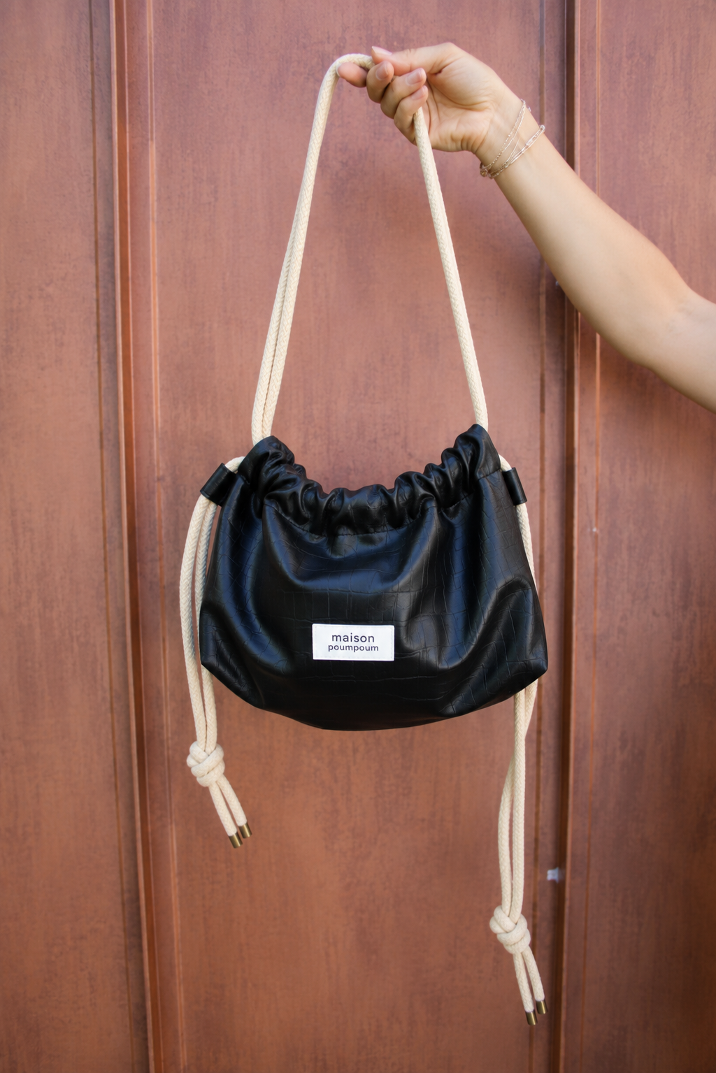 sac bourse simili croco noir - maison poumpoum - cordon crème