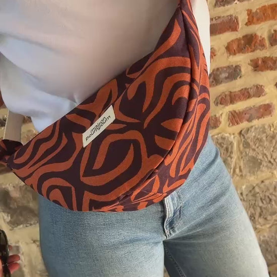 sac banane demi lune femme maison poumpoum vidéo portée