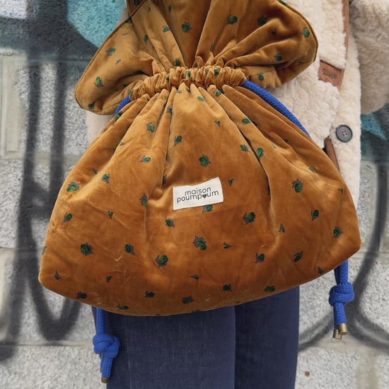 SAC BOURSE VELOURS CAMEL FLEURS VIDEO