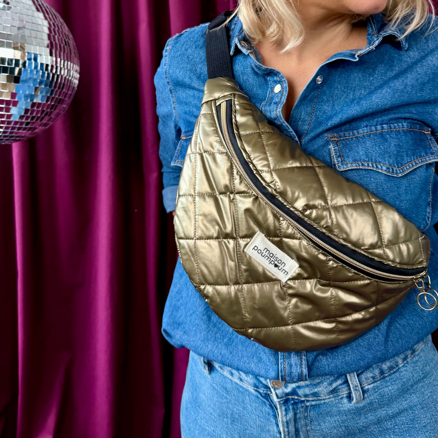 sac banane matelassé cuivré portée outfit