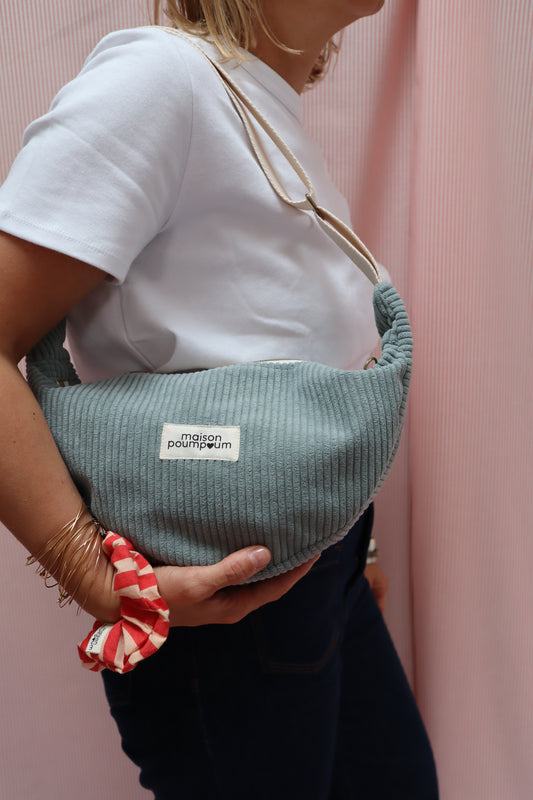 sac demi lune velours bleu ciel Maison PoumPoum EPAULE