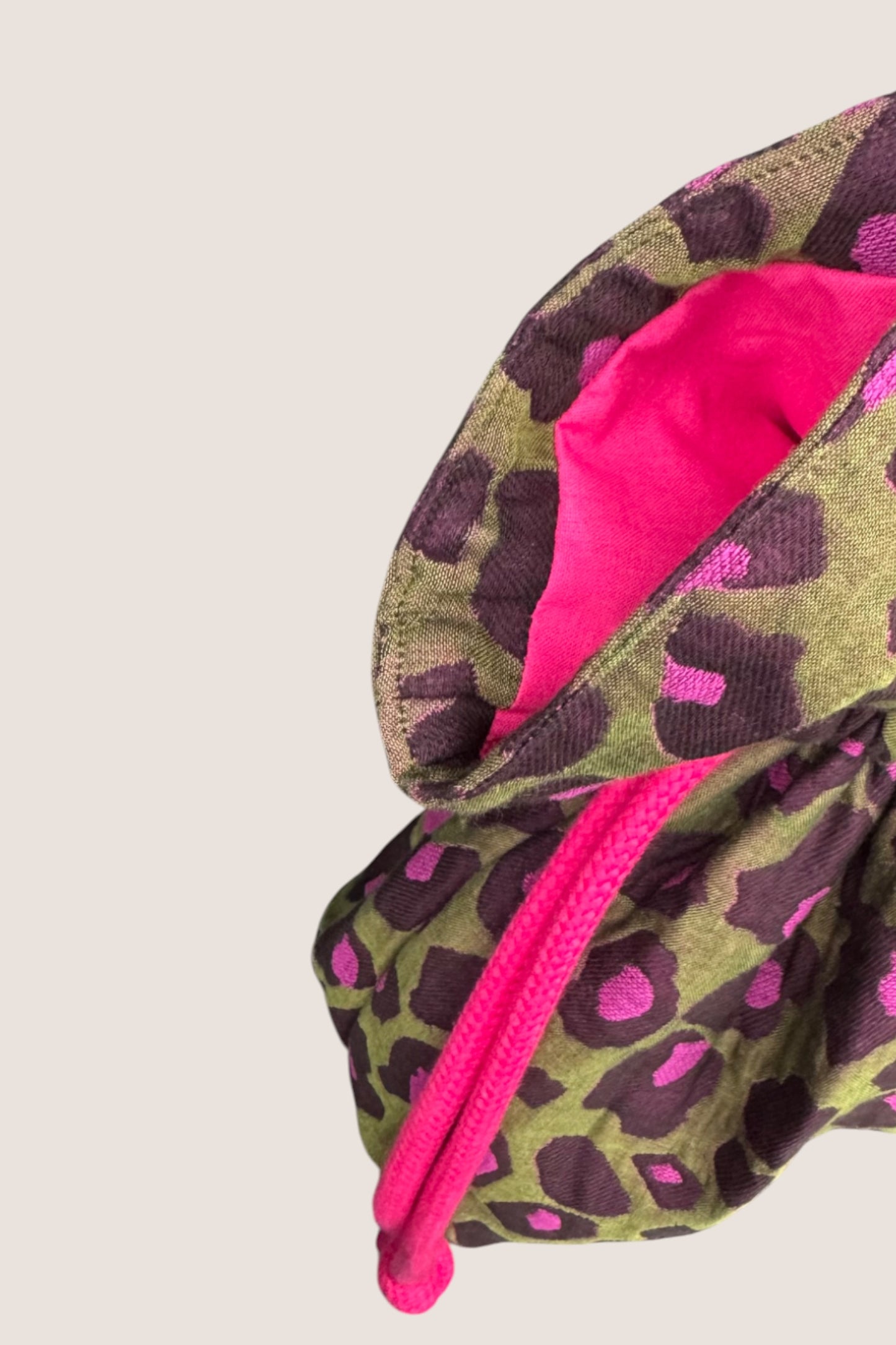 Sac Bourse Jacquard Léopard Fuchsia – Le léopard pop et ultra joyeux